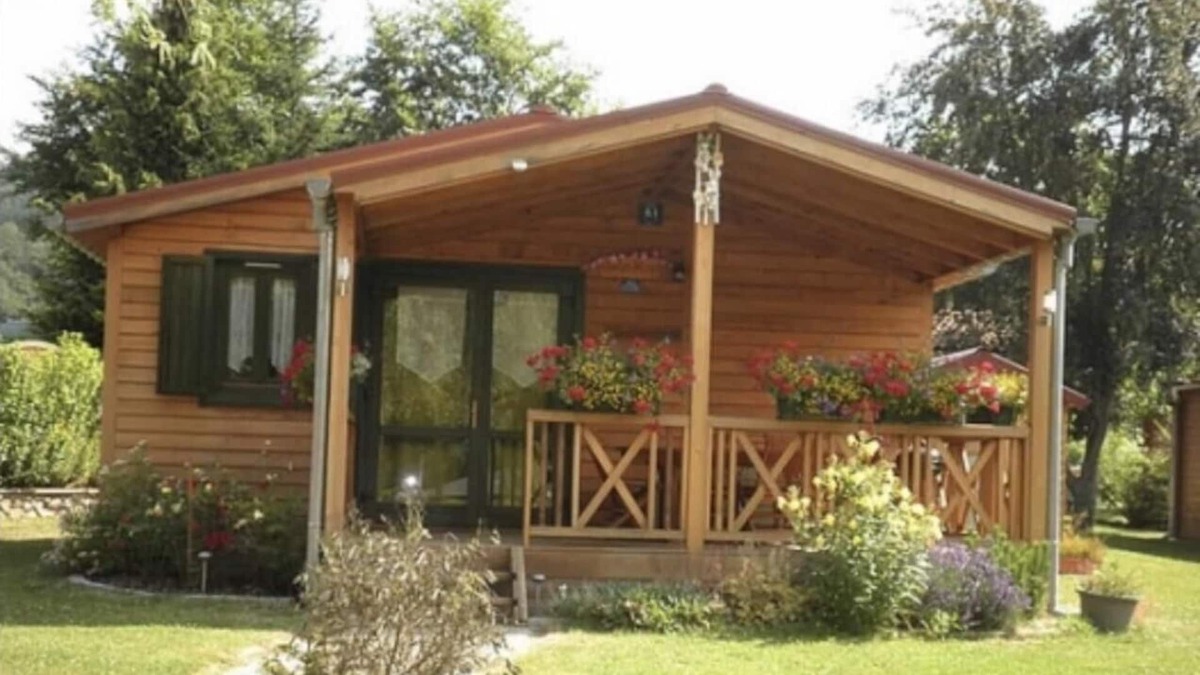 Ranspach RV Rental | Caravan "Chalet Aloya" with Shared Pool & Wi-Fi