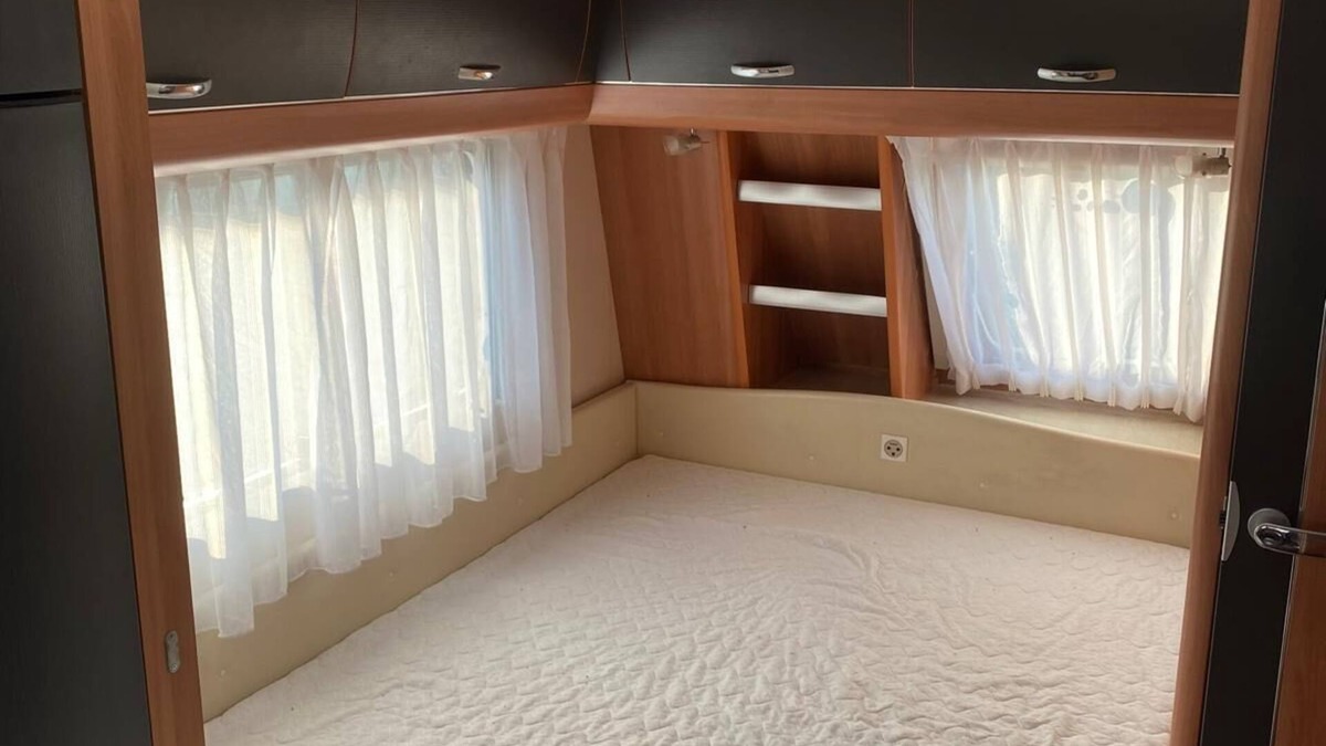 Viane House | Caravan for rent by pond - enjoy nature, peace and quiet!
