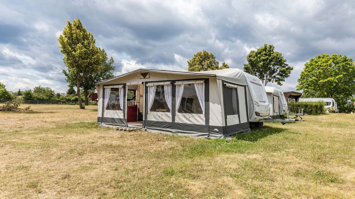 Alt Zeschdorf RV Rental | Caravan 'Max 2 Erw Und 2 Kd' with Shared Garden and Wi-Fi