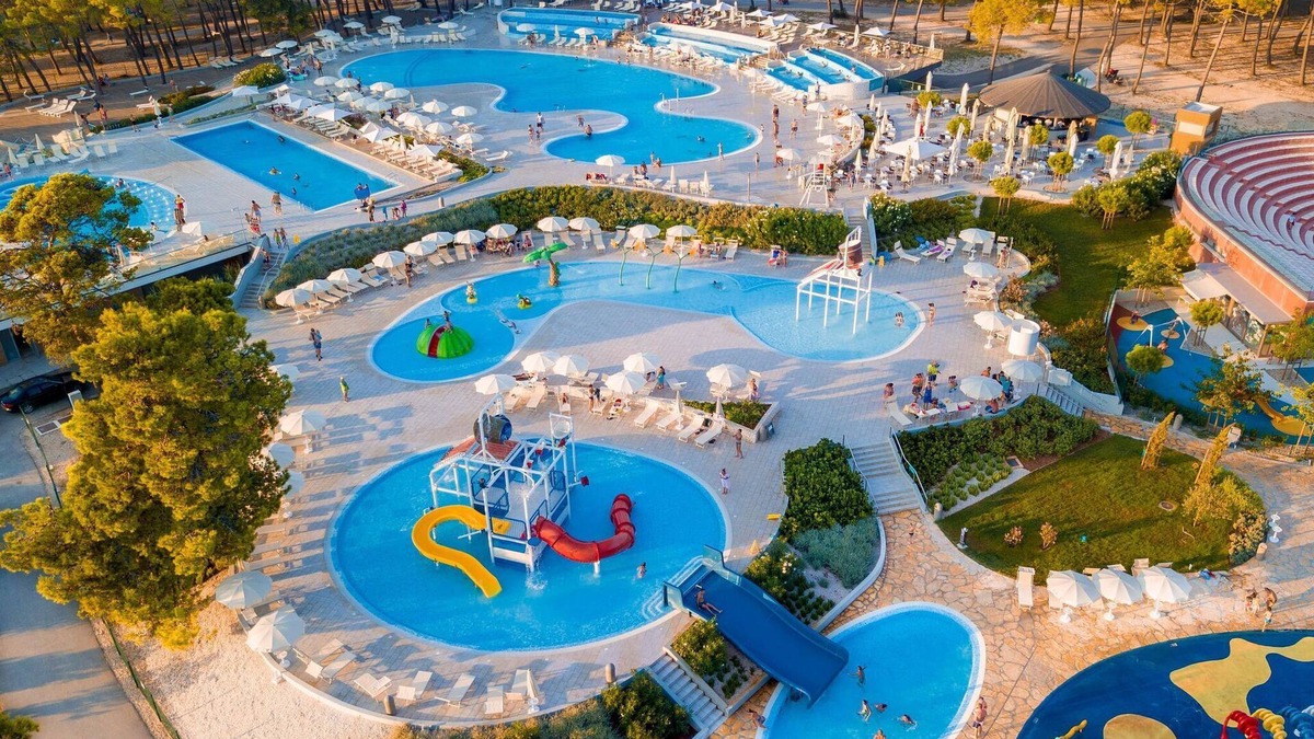 Zaton House | Caravan Park in Nin with Sandy Beach & Pools