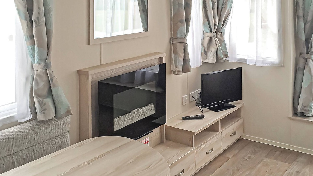 Chapel Saint Leonards House | Caravan with one double and one twin.