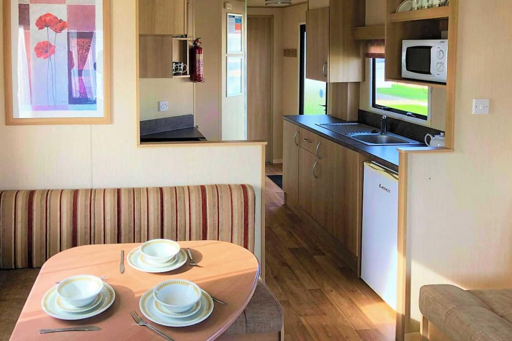 Chapel Saint Leonards House | Caravan with one double and one twin.