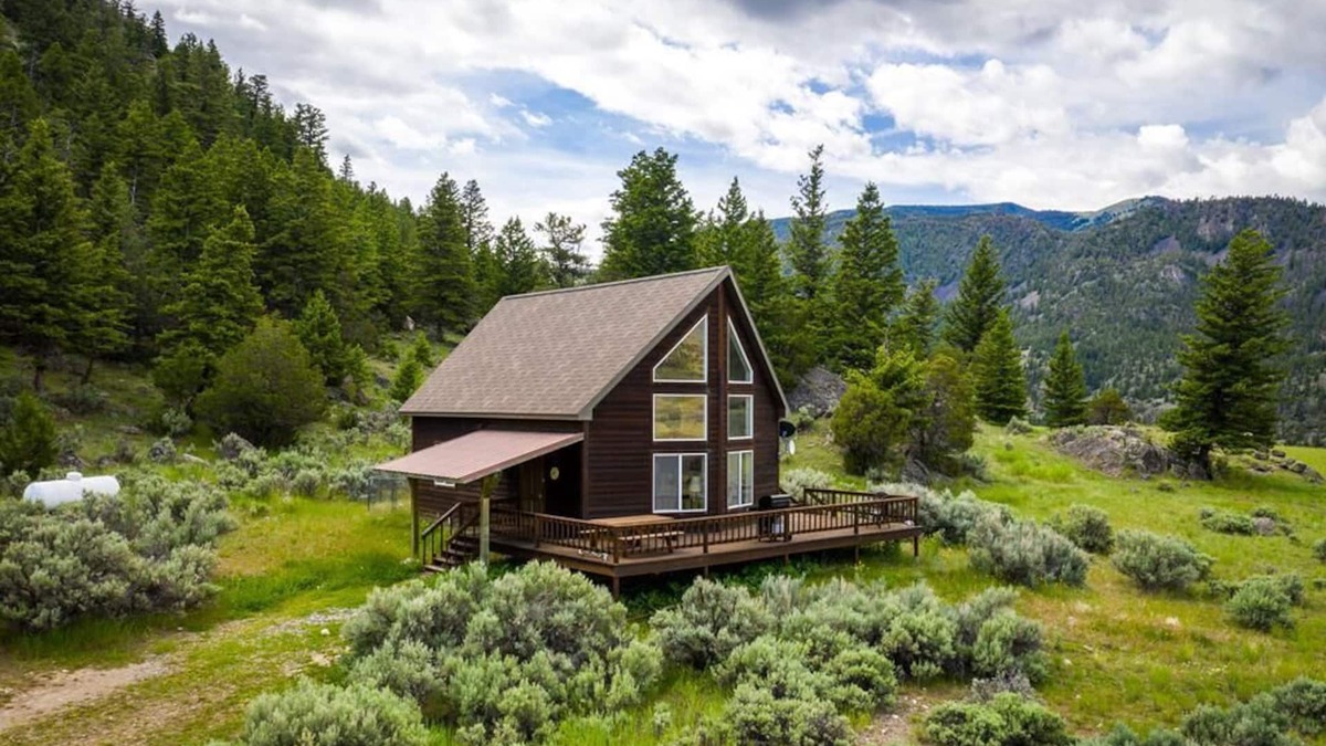 Emigrant Cottage | Carbella Cabin - Charming Cabin On Over 70 Acres Overlooking Tom Miner Basin
