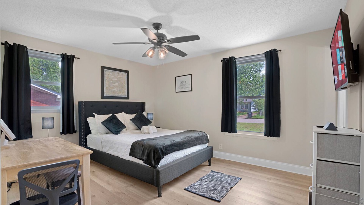 Clarksville House | Carbon Ridge 300mbps WiFi - Dog Friendly