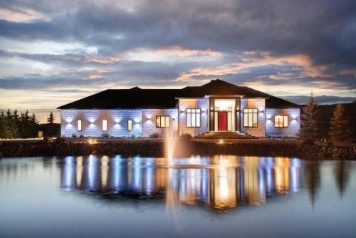 Alberta Villa | Carbon Valley Ranch