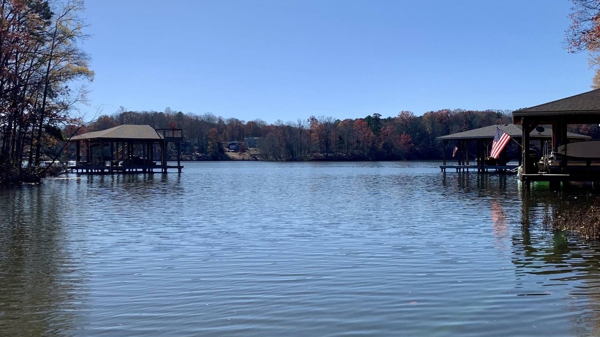 Bracey Cottage | Carden Cove Lake Gaston, NC. 3 bed/2 bath, 9 beds and Watercrafts!