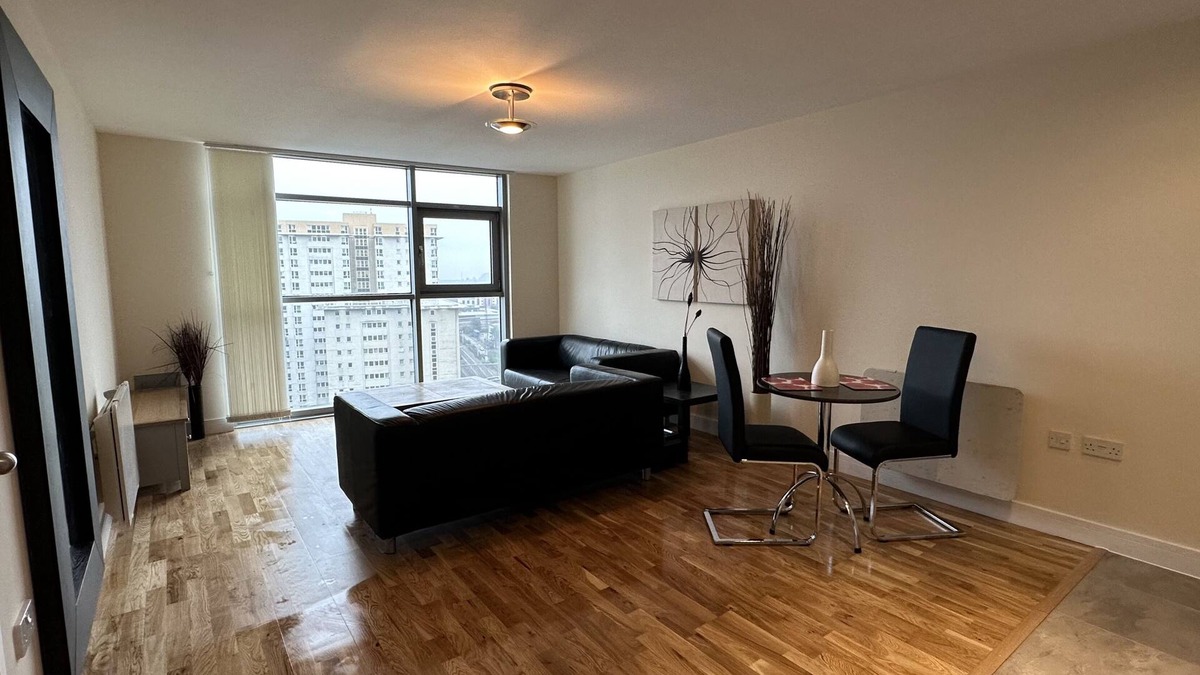 Atlantic Wharf Apartment | Cardiff City Center - with Parking