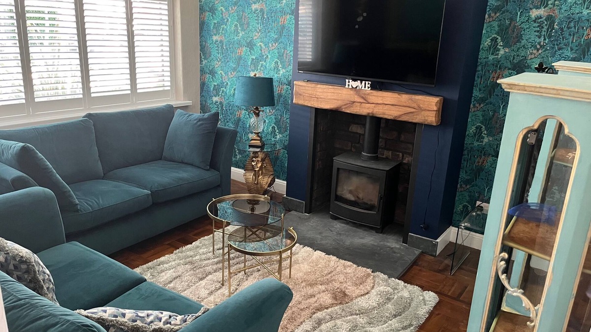 Fairwater House | Cardiff - Sleeps 7 - Parking - Jacuzzi - Garden 🍾 Free bottle of Prosecco for August 25 Bookings 🍾