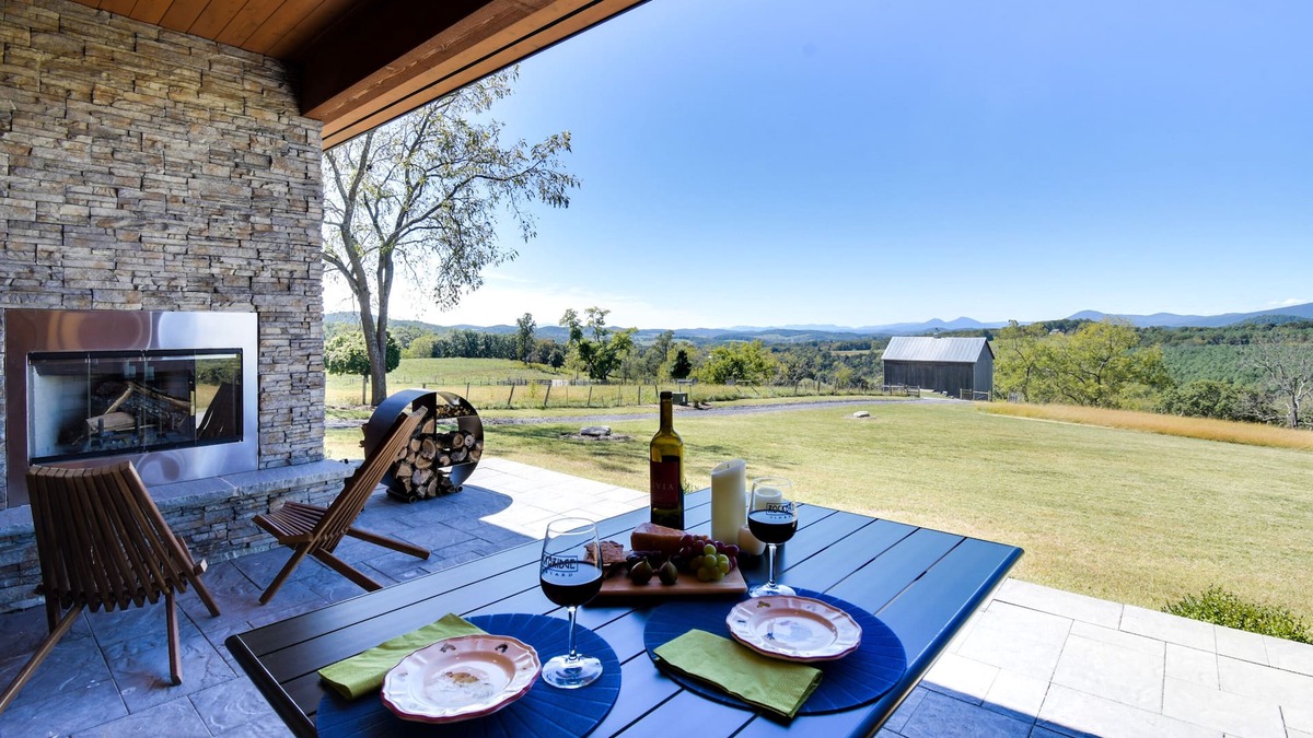 Raphine Cottage | Cardinal Cottage Beautiful Shenandoah Valley getaway w/stunning mountain views