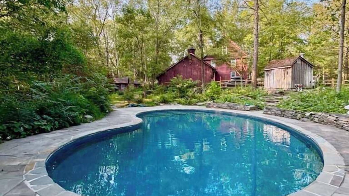 Rhinebeck House | Cardinal Crossing: Stylish & Spacious Hudson Valley Getaway with Heated Saltwate