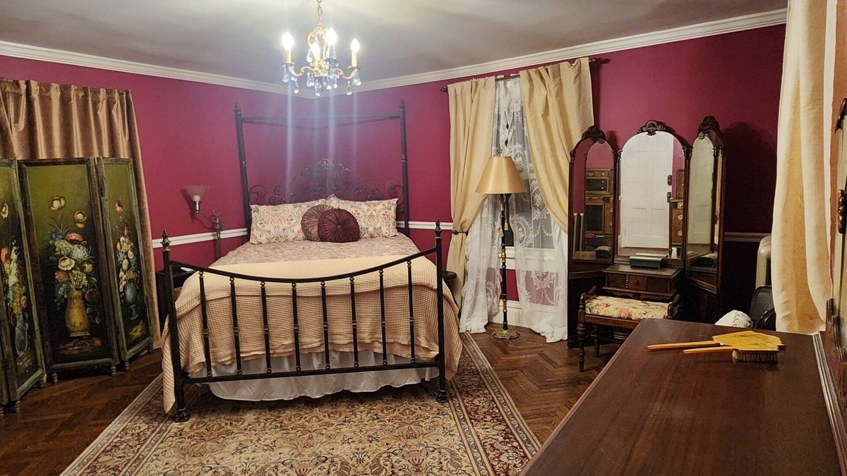 Montgomery House | Cardinal Farm-The Sparrow Room