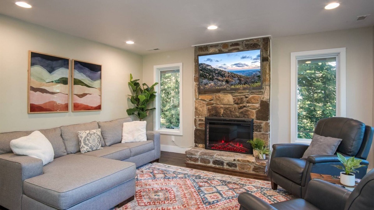 Cedar Mountain House | Cardinal`s Nest -Pet Friendly Cabin Near Dupont