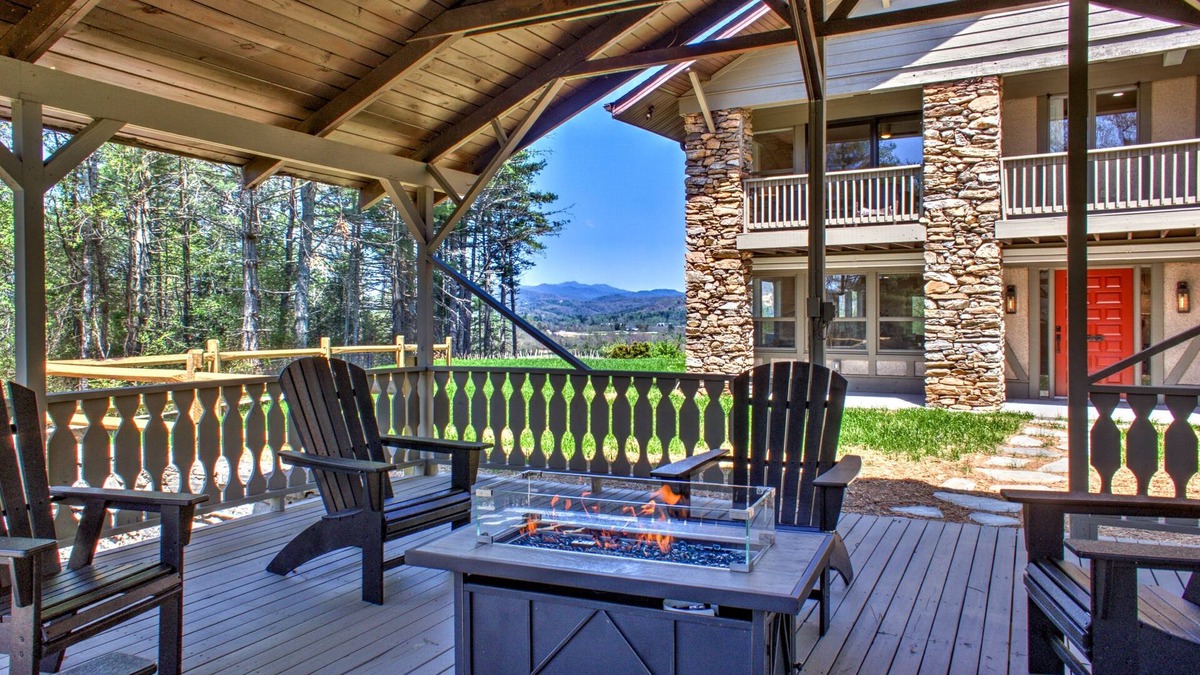 Penrose House | Cardinal's Roost 7 bedroom retreat with a hot tub and fire pit
