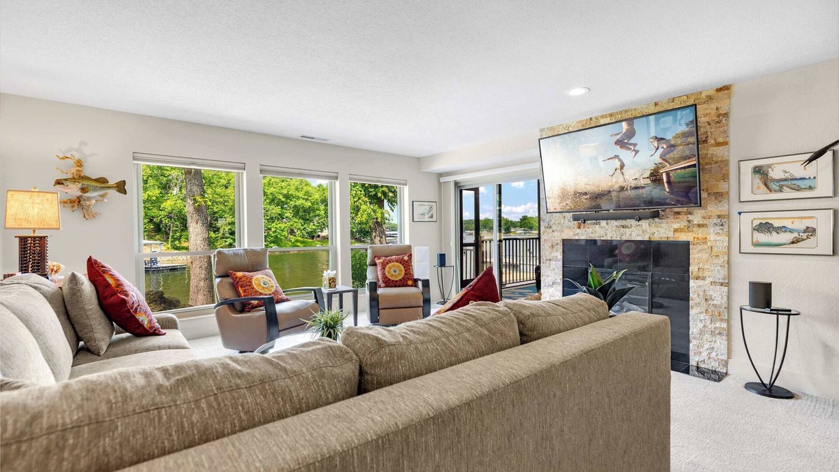 Sunrise Beach Condo | Carefree Tranquility at the Lake – Waterfront Stay for 4 w/Resort Amenities