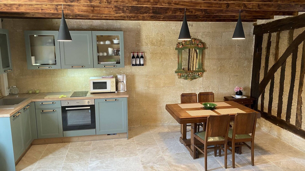 Coutras Bed & Breakfast | Carefully renovated house in quiet hamlet