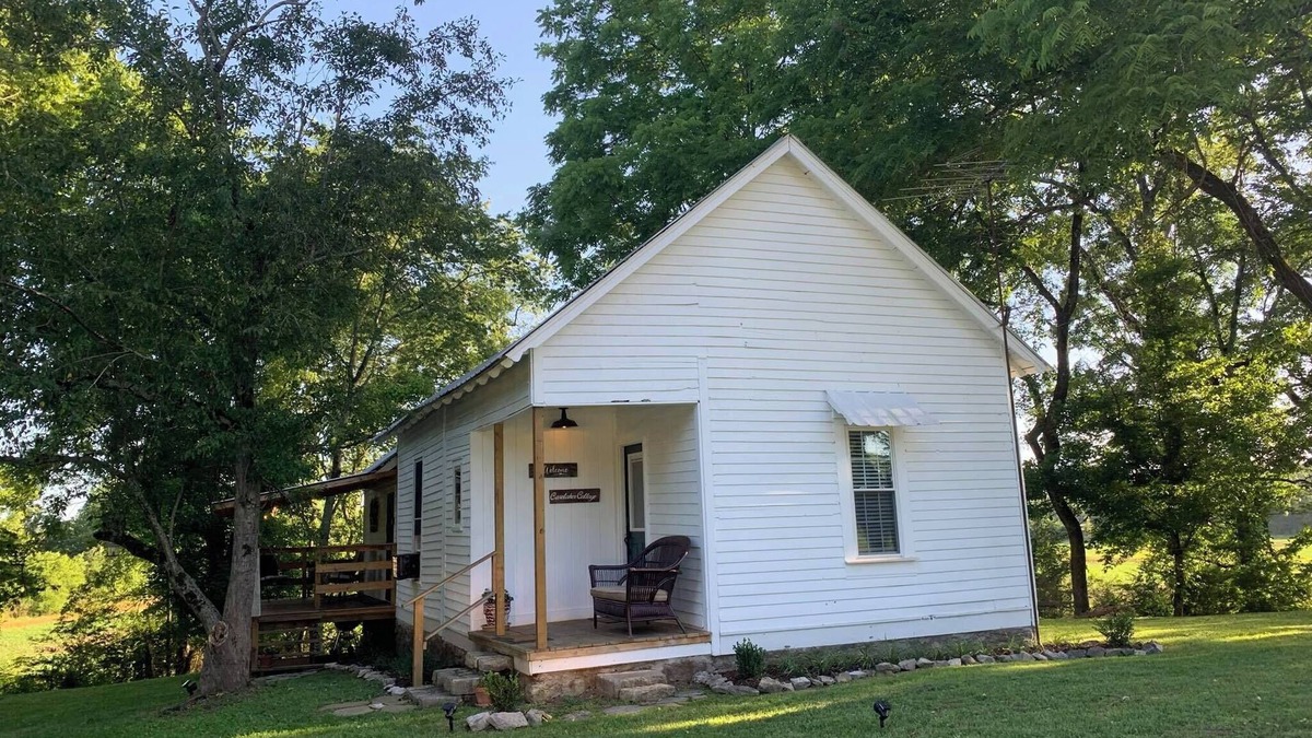 Dixon Springs Cottage | Caretaker cottage with 1 bedroom and WiFi, AC in delightful Dixon Springs