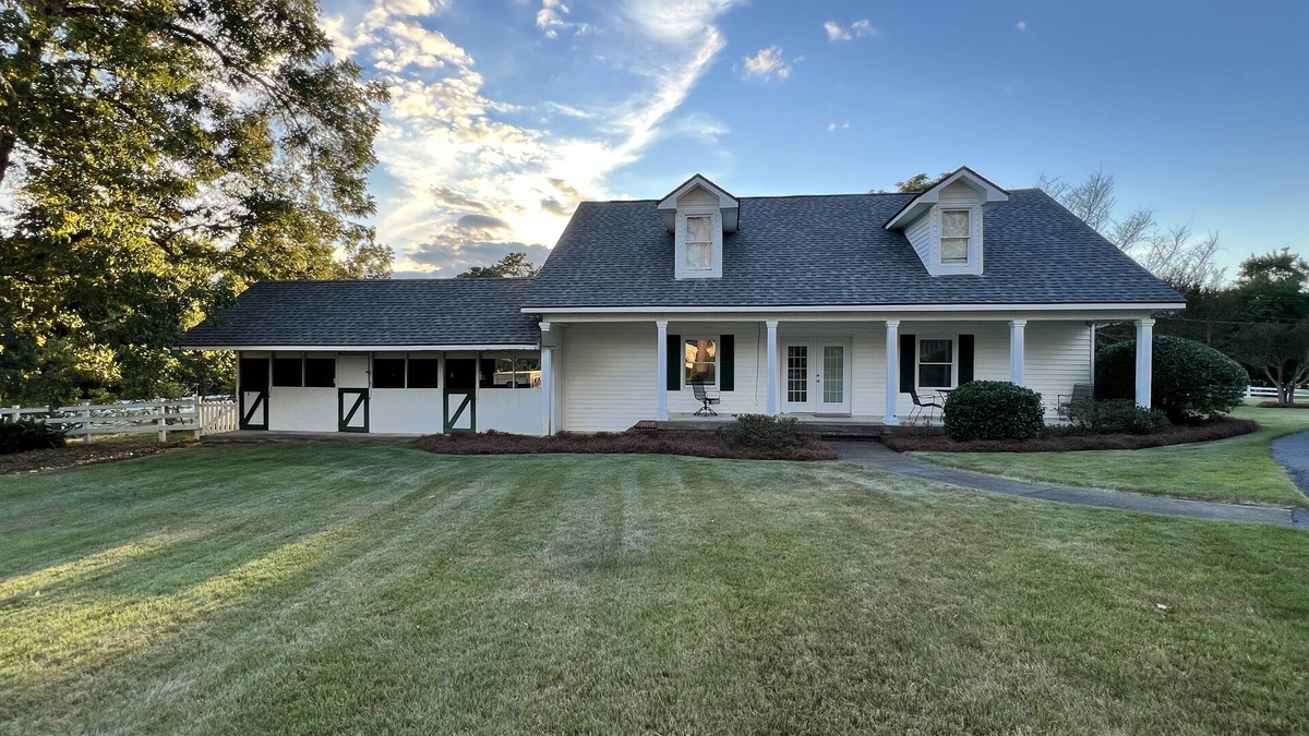 Phenix City Cottage | Caretakers Cottage with pool