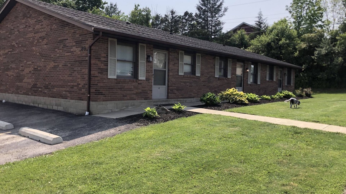 Wilmington Apartment | Carey Villa I.5 minutes to WEC and Wilmington College.10 min to Roberts Center