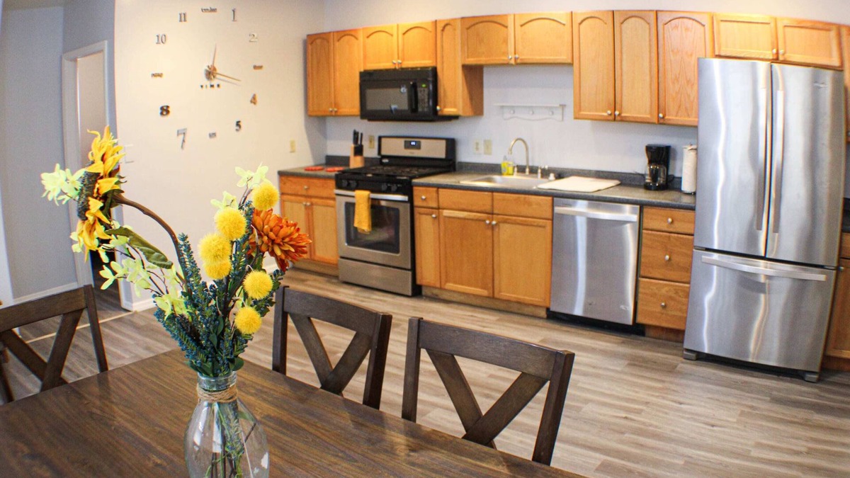 South Side Flats Apartment | Carey Way Quarters – Modern 2BR Near Carson Street