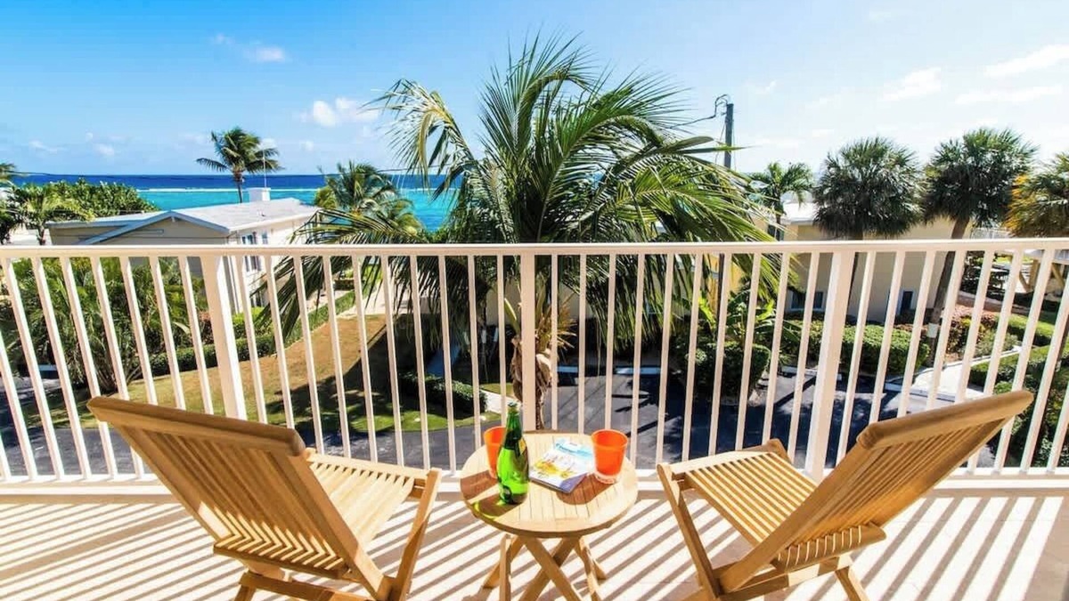 South Sound Condo | Caribbean Paradise #29 Condo in South Sound & Pool