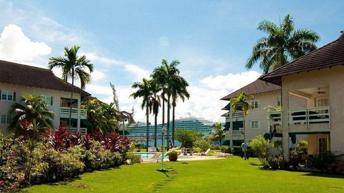 Montego Bay House | Caribbean Sea Dreams 2 Bedroom townhome, 2 pools, 24 hour security.