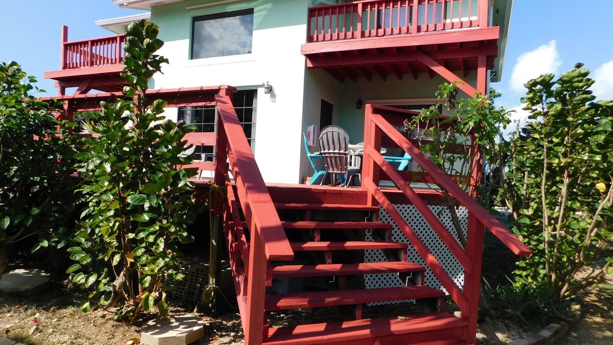 Bodden Town House | Caribbean-Style Guest House with Sea View Close to the Beach