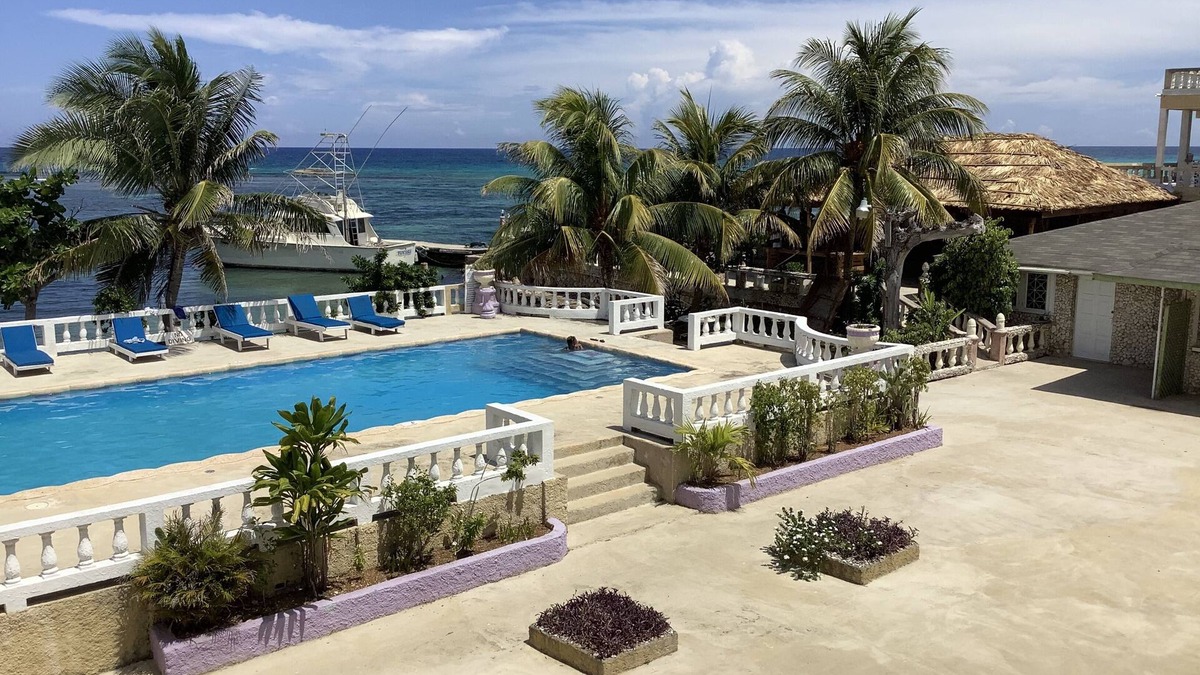 Montego Bay Resort | CariBlue Beach Hotel