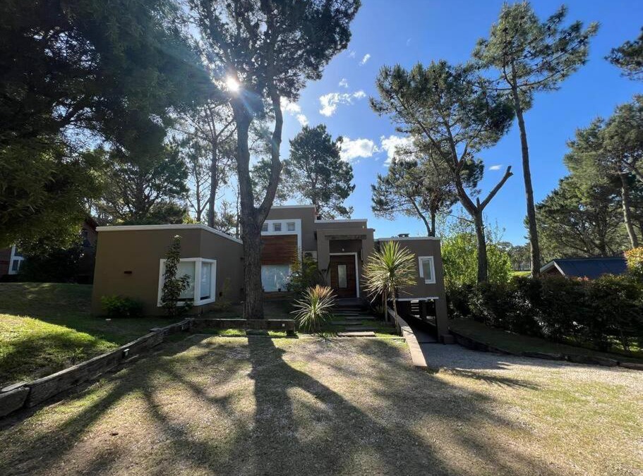 Carilo House | Carilo para 10, frente al golf con Pileta Climatizada!