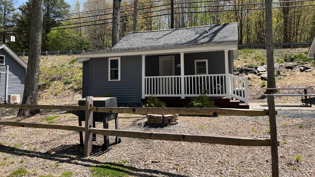 Tafton Cabin | Carins 11 - Lakeside Cabins