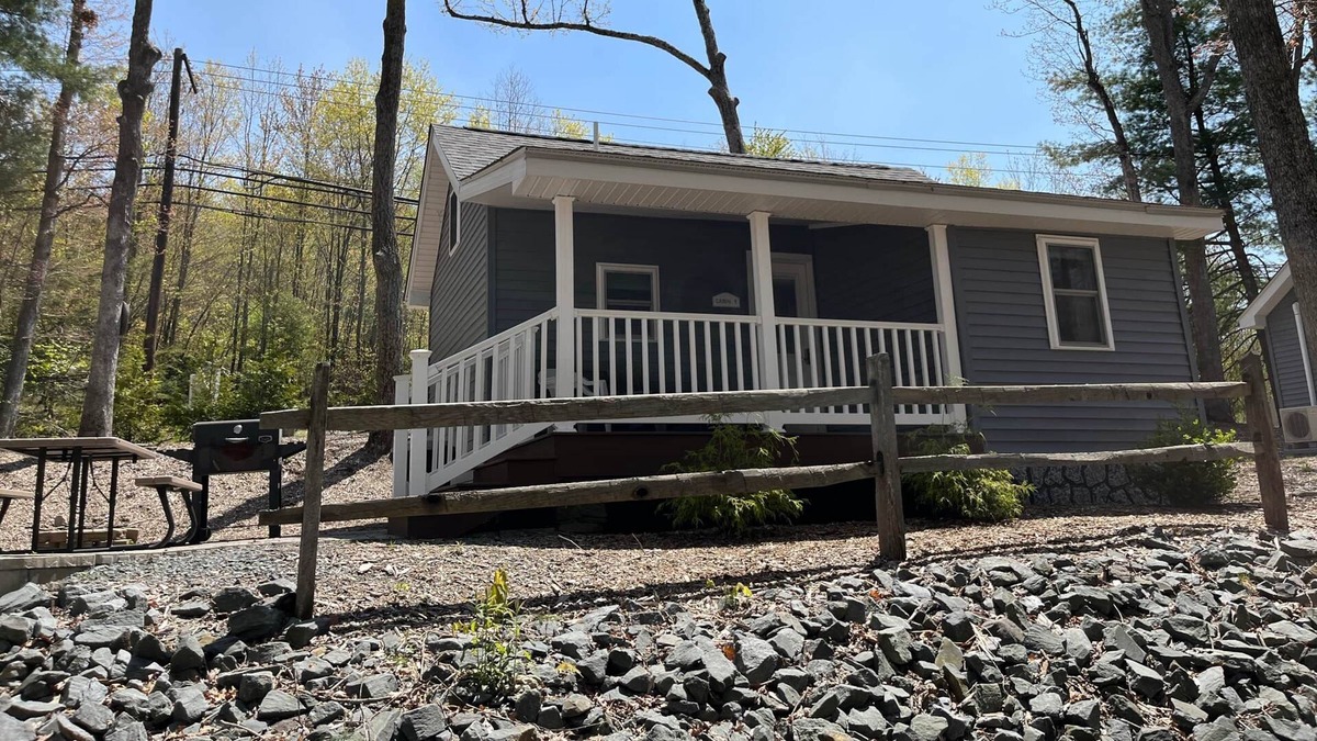 Tafton Cabin | Carins 9 - Lakeside Cabins