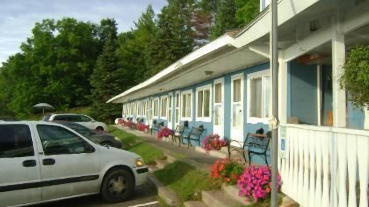 Baraga Hotel | Carla's Inn