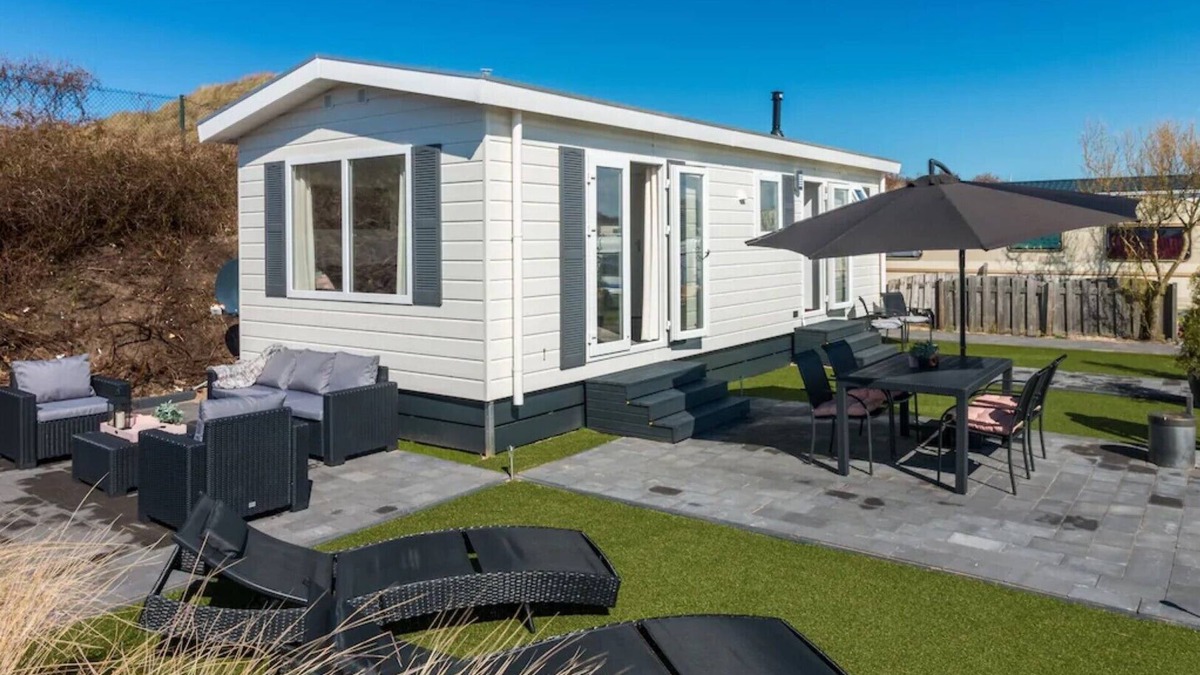 IJmuiden Ski Chalet | Carlene Chalet