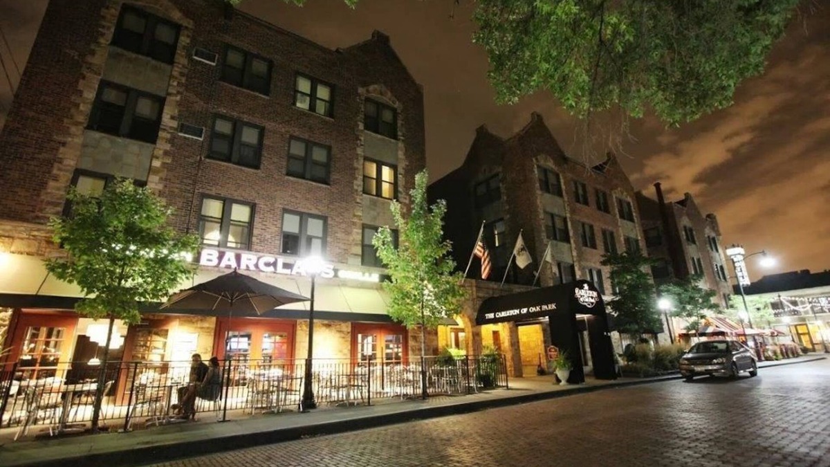 Oak Park Hotel | Carleton of Oak Park