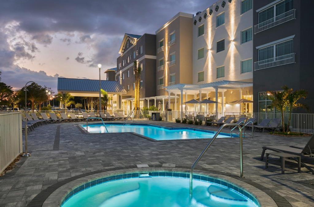 Pinecraft Hotel | Carlisle Inn Sarasota