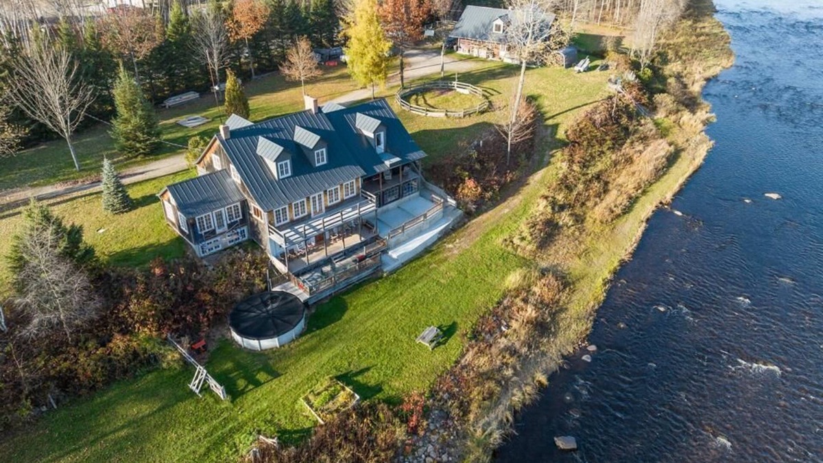 Saint-Louis-de-Blandford House | Carlos House/directly on the river 160 year old country house.