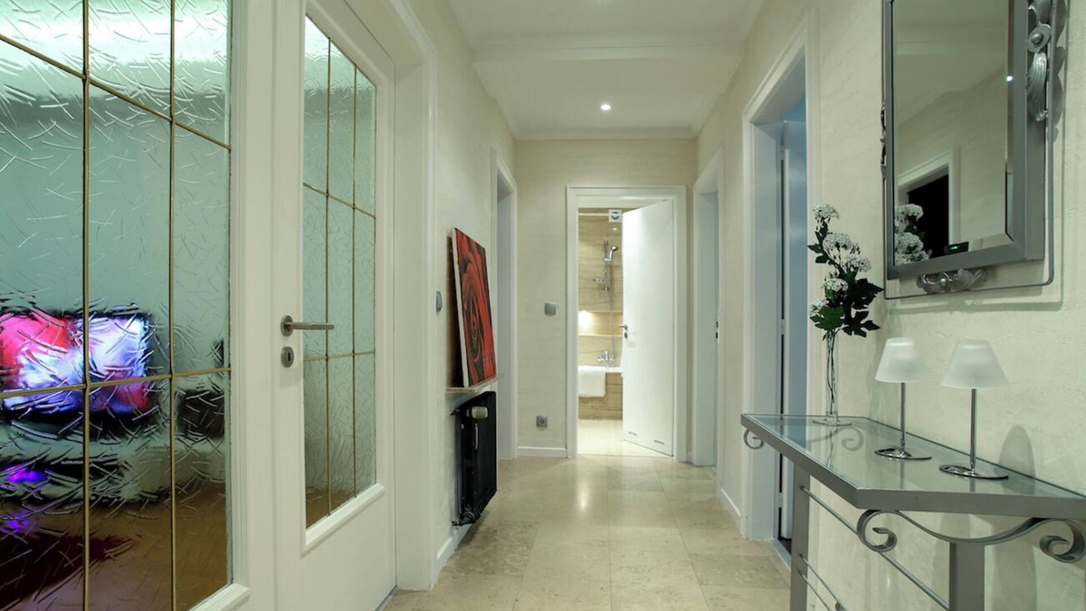 Gare Apartment | Carlotta -62 Executive Apartment, 2 Bedrooms, Terrace