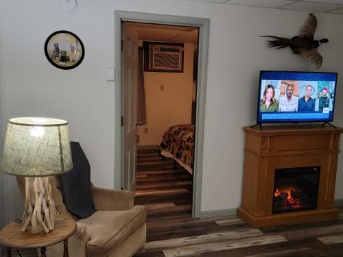 Hettinger Hotel | Carls Cabins