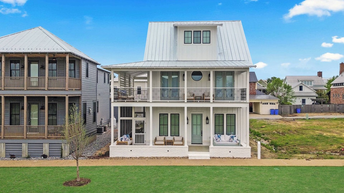 Eufaula House | Carlton Landing-All Decked Out