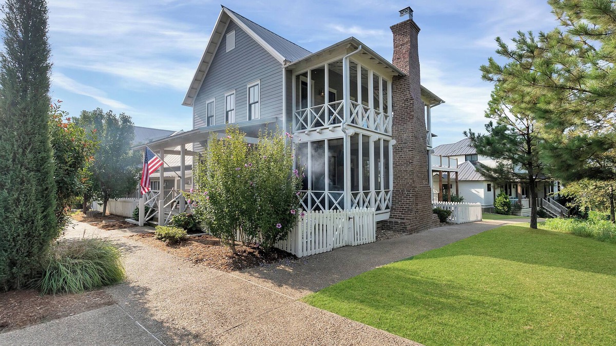Hoyt House | CARLTON LANDING! 3-Porches, Partial lake views, Putting green and Fire pit.