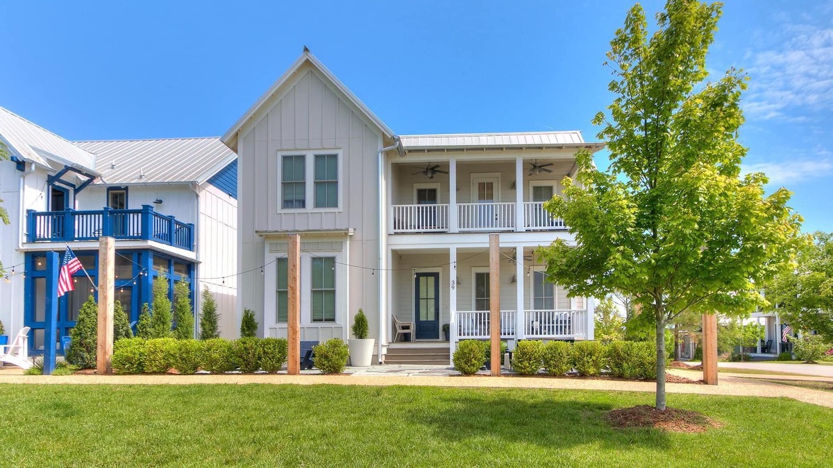 Carlton Landing House | Carlton Landing- Beautiful home overlooking Redbud Park