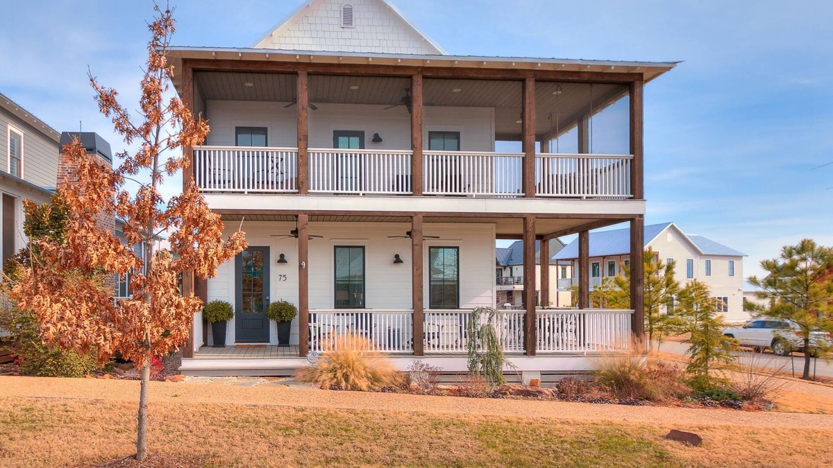 Eufaula House | Carlton Landing! Spacious cottage with second story view of Lake Eufaula!