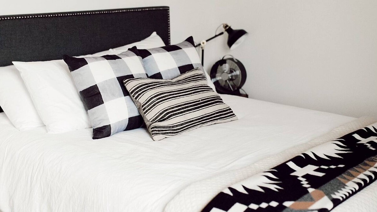 Eufaula Apartment | Carlton Landing! Meeting House- Cozy room with queen bed and walk in shower!
