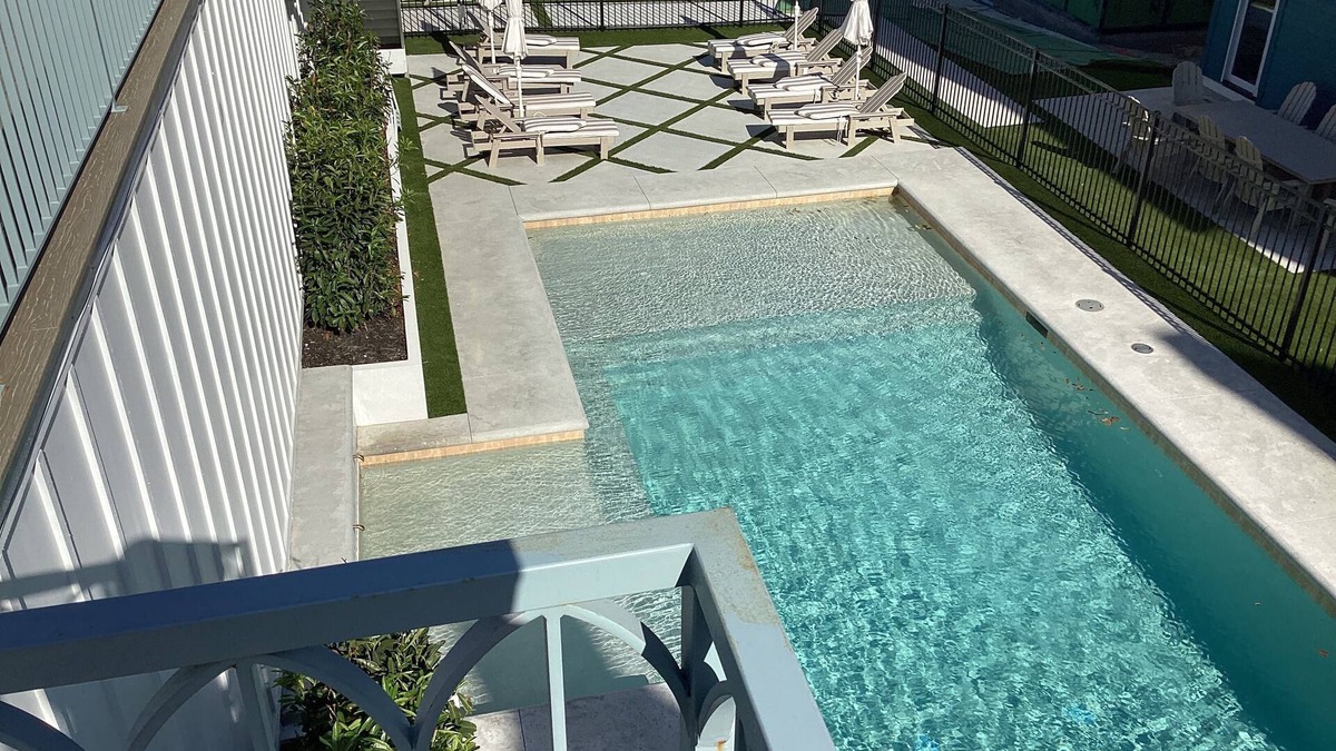 Eufaula House | Carlton Landing Bunkhouse. Sleeps 6 Private Pool and hot tub. Pet friendly.