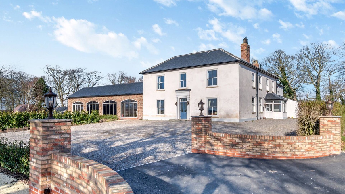 Mappleton House | CARLTON MANOR, family friendly, luxury holiday cottage in Aldbrough