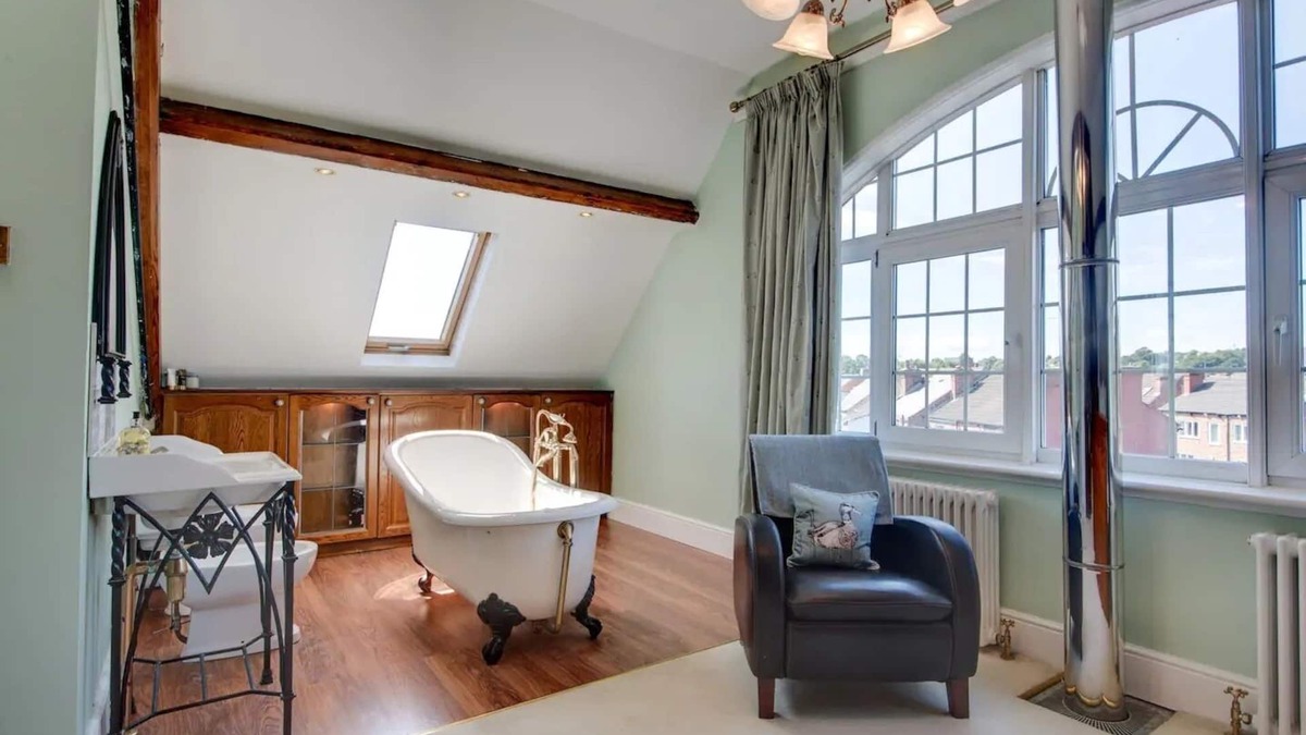 Mexborough Apartment | Carnegie Library Shakespeare Apartment 3 bed