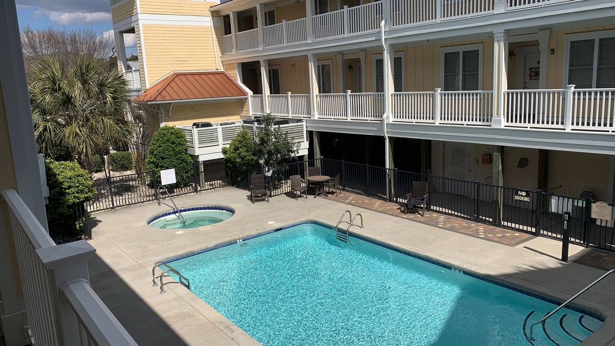 Yaupon Beach Condo | ~Carolina Tides~ Ocean View, Pier, Pool, Steps to the Beach and Restaurants!