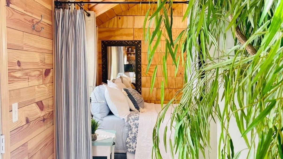 Cordova House | “CAROLINA” tiny house with Pond View