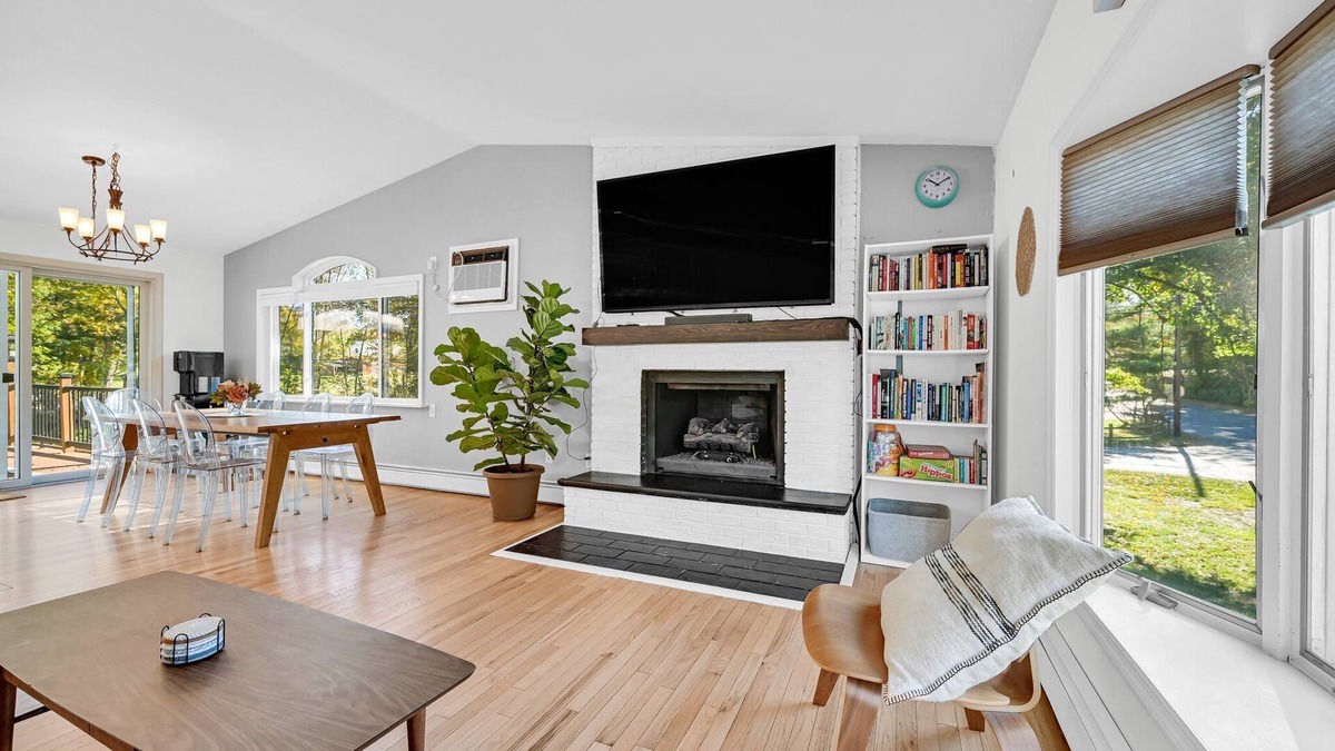 Castle Point House | Caroline House Beacon Getaway