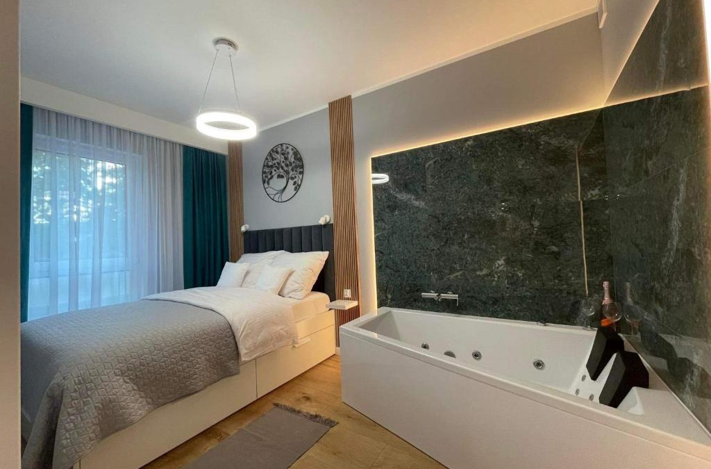 Nowy Dwor Mazowiecki Apartment | Caroline Jacuzzi Apartments