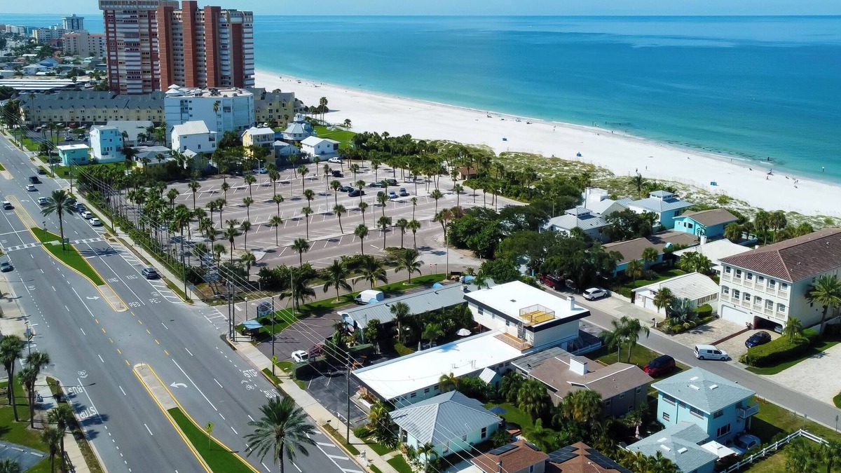 Sunset Reef Apartment | ⛵Carousel Suites #8- Renovated Studio steps to the beach - The Perfect Getaway!